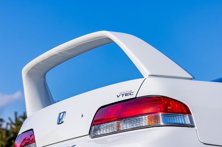 5代目「プレリュード」用として開発された「トランクスポイラー（ハイウイングタイプ）」。当時の販売価格は5万1840円（トーションスプリング込みのキット価格）であった。