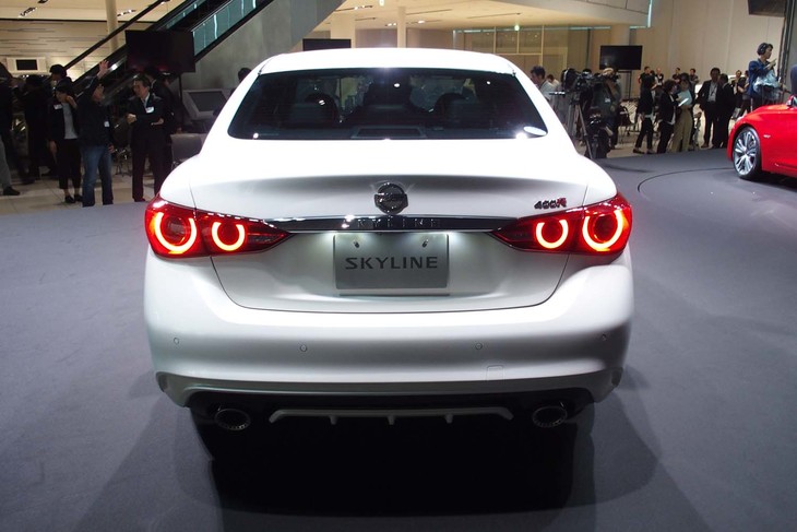 「400R」のリアビュー。全高は1440mm（FR）、全幅は1820mmと、他のラインナップと外寸は共通。