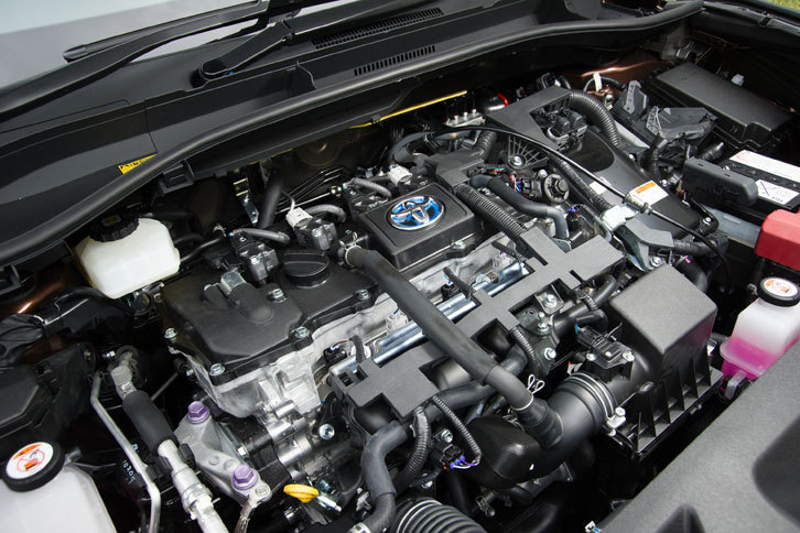 ハイブリッド車のパワーユニットは基本的に「プリウス」のものと共通。1.8リッターのガソリンエンジンとモーター、ジェネレーターを動力分割機構で制御し、システム全体では120psの最高出力を発生する。