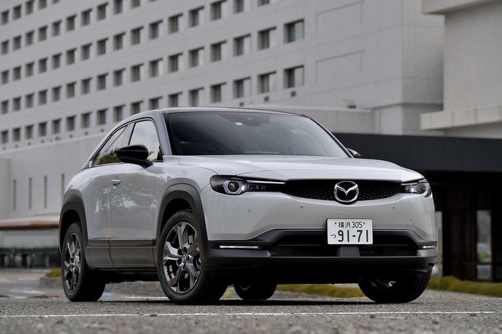 「マツダMX-30」のピュアEVバージョン、その名も「EVモデル」。先行発売されたマイルドハイブリッドモデルに続くかたちで、2021年1月に国内販売がスタートした。