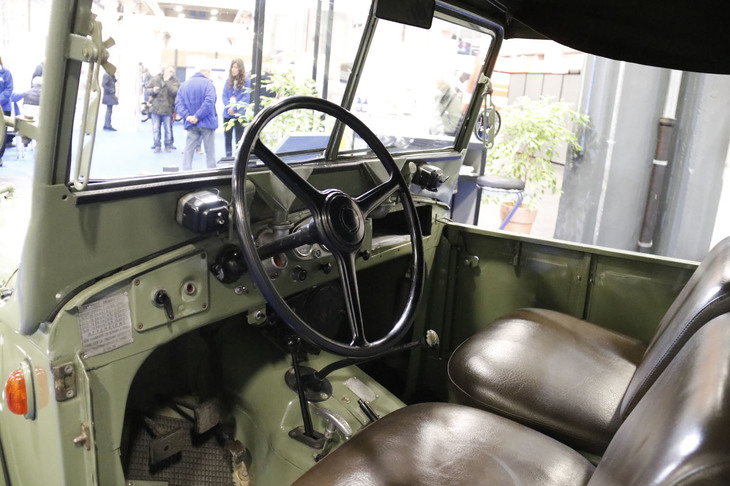 「AR55」のスパルタンな運転席。同車は1950年代から1970年代後半まで広くイタリアの各警察組織に用いられた。