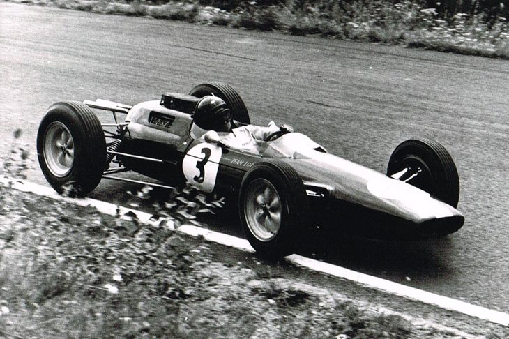 ジム・クラークがドライブする「ロータス25」。（写真：Newspress）