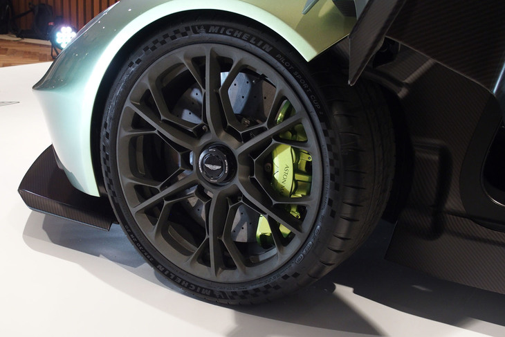 アストンマーティン・ヴァルハラ（フロントホイール）