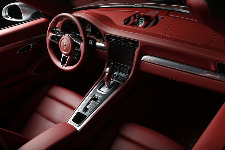 ポルシェ911カレラSカブリオレ（7AT）