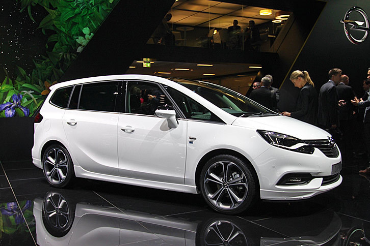 オペル・ザフィーラ（エクステリア）