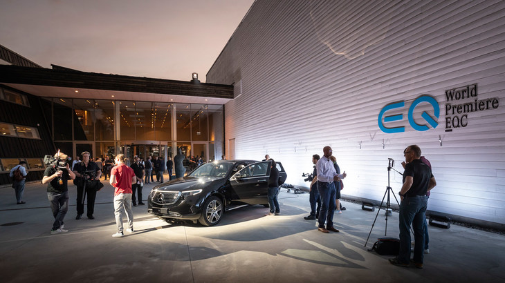 「メルセデス・ベンツEQC」発表会の様子。