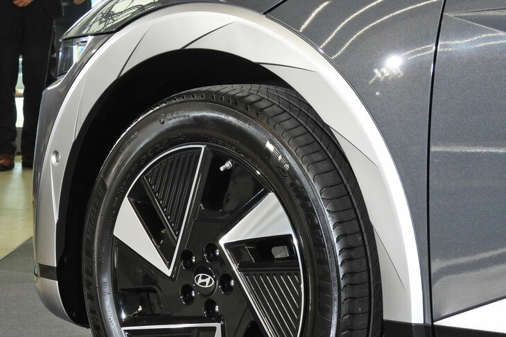 ヒョンデ・アイオニック5（フェンダーモール）