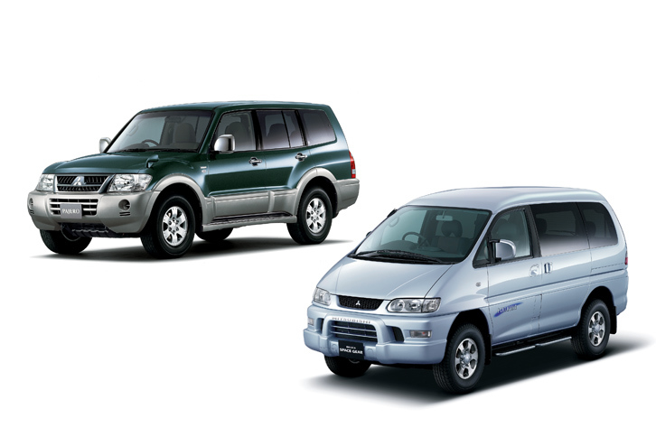 排ガス規制強化の影響は商用車だけでなくディーゼルエンジンを搭載したSUVにも波及。多くのモデルでディーゼル車のラインナップが廃止された。写真は当時販売されていた三菱の「パジェロ」と「デリカスペースギア」。ともにモデルライフ半ばでディーゼル車がカタログ落ちしている。