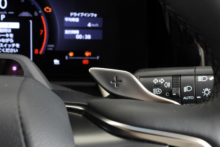 レクサスLM500h“バージョンL”（シフトパドル）