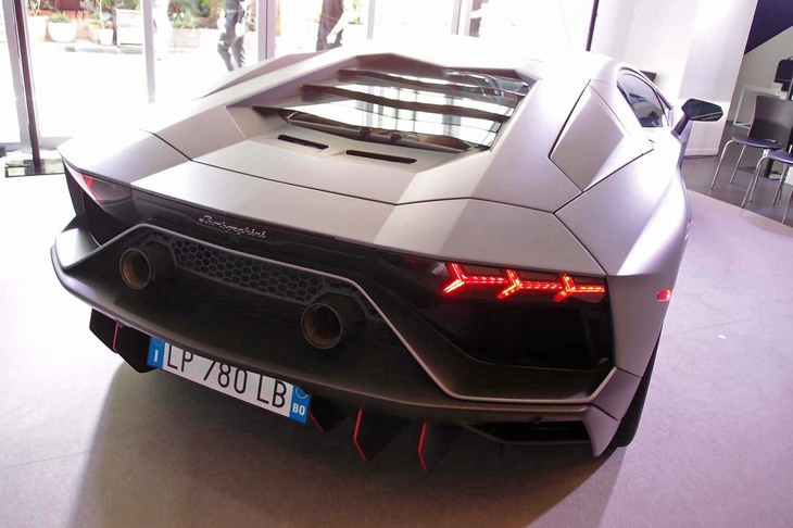 ランボルギーニ・アヴェンタドールLP780-4 Ultimae