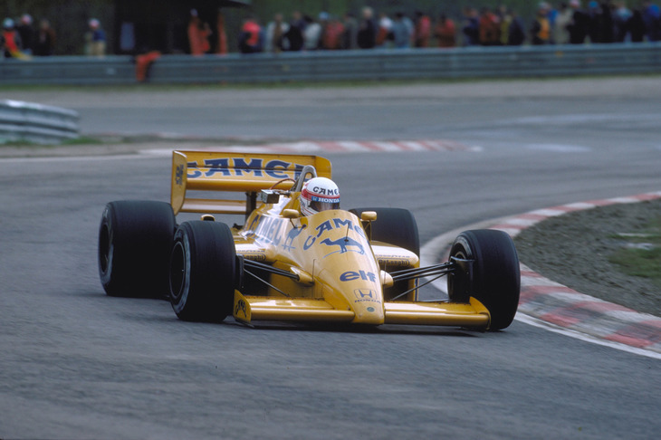 中嶋 悟がドライブする「ロータス99T」。