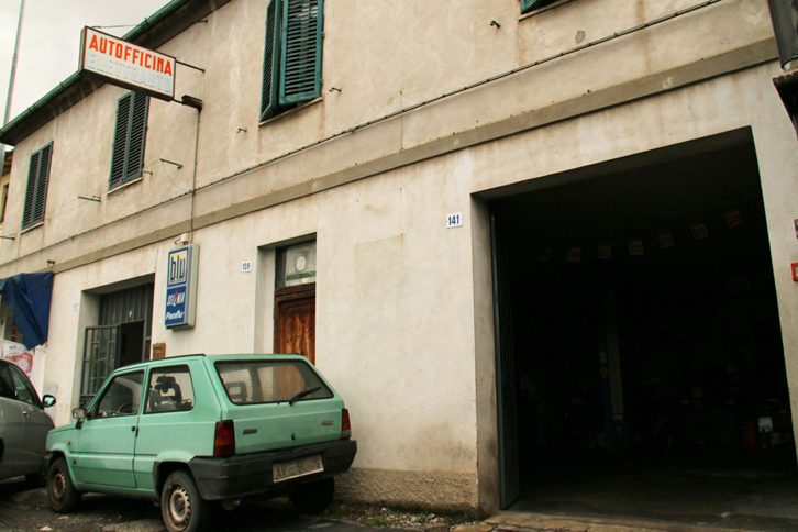 シエナにある小さなアウトフィチーナ。