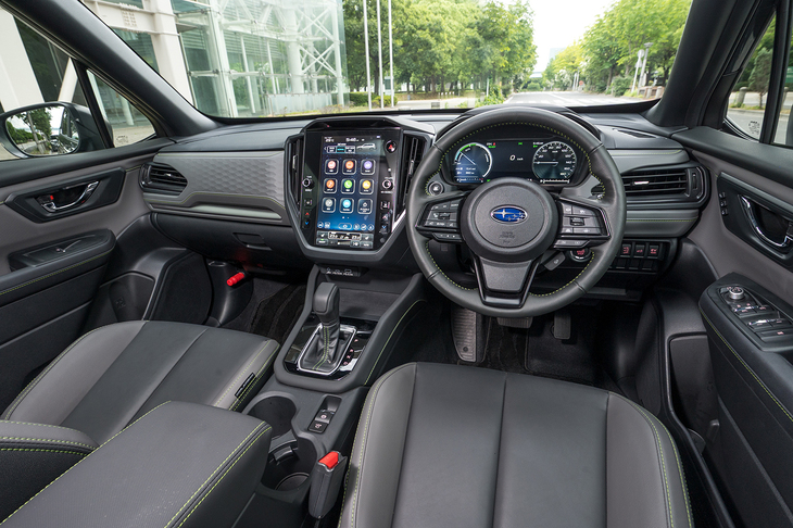 良くも悪くもインテリアの眺めは先代モデルや他のスバル車とあまり変わらない。センターの大型タッチスクリーンは全車に標準装備だ。