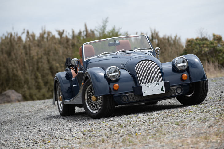 車重が軽く、回頭性も軽快な「プラスフォー」は、モーガンならではの走りをより積極的に楽しめる、スパルタンなスポーツカーに仕上がっていた。