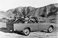 日産は1958年から「ダットサン・トラック」の対米輸出を開始。簡便で丈夫な小型トラックとして浸透していった。写真は7代目の620型（1975年）。