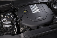 搭載される3リッターV6ディーゼルターボエンジンは。258psと600Nmを発生。2560kgの車重を感じさせない加速力をもたらす。