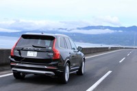 「ポールスターパフォーマンスソフトウエア」を導入した「XC90 D5 AWDインスクリプション」では、追い越しをかけたときの中間加速や上り勾配などで力強さが感じられた。