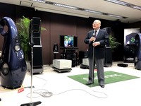 各試聴室では、柳沢功力氏（写真）をはじめ、名だたるオーディオ評論家が製品を解説する。