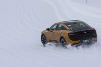 かつてのトヨタ車とは異なり、VSCがある程度の横滑りを許容してくれる。ただし、アングルがつきすぎた場合は即座に介入してスピンを未然に防いでくれる。