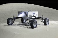 JAXAと共同開発　日産が月面探査用ローバの試作機を公開