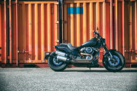 2018年モデルの「ファットボブ」には、写真のブラックを含む全5色のカラーリングが用意されている。