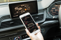 標準装備となる最新鋭のインフォテインメントシステム「MMIナビゲーション」では、専用のアプリをダウンロードし、スマホで車両情報を確認することもできる。