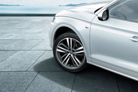 「アウディQ5」に「Sライン ダイナミックリミテッド」登場　スポーティーな装いの特別仕様車の画像