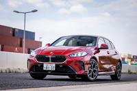 2025年2月に追加導入が発表された「BMW 1シリーズ」のディーゼルモデル。現在ラインナップされる「120d」と「120d Mスポーツ」のうち、今回は車両本体価格が528万円となる後者に試乗した。