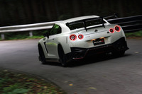 今回のテスト車はニュルブルクリンク北コースで7分8秒679という量産車世界最速ラップ（2013年当時）を記録したマシンのパフォーマンスをパッケージ化したというもの。