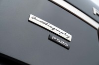 リアの「autobiography」バッジも「プラチナアトラス」だ。