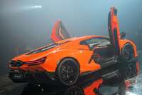 価格は6000万円以上。日本向けの割り当てについては、すでに向こう数年分が売約済みだという。