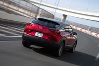 いわゆる“EVらしい”ダッシュ力をあえて追わず、ペダルの踏み込み量に対して加速度がリニアに増すセッティングになっている。