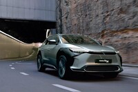 「bZ4X」にはFWD車と4WD車がラインナップされ、後者にはスバルのAWDテクノロジーが搭載される。