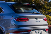 マイナーチェンジでリアハッチの形状およびテールランプデザインが一新された。テールランプは「コンチネンタルGT」の流れをくむデザインであるという。リアハッチにあったライセンスプレートはバンパー部分へと移動し、ルーフスポイラーも大型化している。