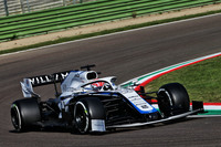 前戦ポルトガルGPで「来季のウィリアムズのシートが危うい」とのうわさが流れたジョージ・ラッセル（写真）だったが、エミリア・ロマーニャGPでは暫定チーム代表を務めるサイモン・ロバーツが正式にそれを否定、当初の予定通りラッセルが来年もドライブすると明言した。今季8回目のQ2進出、しかもフェラーリのベッテルを2戦連続で上回る13位からスタート。初入賞も見えていた10位走行中、セーフティーカーの後ろでタイヤを温めている最中にスピン、クラッシュしてしまいリタイア。マシンを降りてしばしコース脇に座り込み、悔しさをあらわにしていた。（Photo＝Williams）