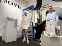 ディヴィエイトを主宰するタッカー姉妹。ボスウェル氏の新作をさりげなくコーディネートしている。