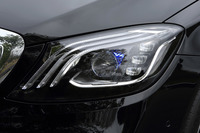 ブルーの差し色が添えられる「マルチビームLEDヘッドライト」。コーナリングライトやポジショニングライトもおさまる。