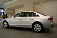 アウディの基幹車種「A4」がフルモデルチェンジの画像