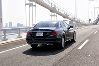 「C200エクスクルーシブライン リミテッド」には、ステレオカメラとレーダーを併用した運転支援システム「ディストロニック・プラス」が標準で備わる。
    