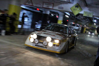 ハラルド・デムート氏のドライブで通路を激走する「スポーツクワトロS1」。わかりにくいだろうが、“Quattro OK”などの標識を梁（はり）に貼ったりと演出も凝っている。