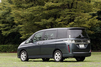 個性的なビアンテのスタイリングは、マツダの新しいデザインテーマ「流れ」を取り入れたものだという。