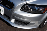 【スペック】C30 T-5 R-DESIGN：全長×全幅×全高＝4250×1795×1430mm／ホイールベース＝2640mm／車重＝1430kg／駆動方式＝FF／2.5 リッター直5DOHC20バルブターボ・インタークーラー付き （230ps/5000rpm、32.6kgm/1500-5000rpm）／価格＝420.0万円（テスト車＝同じ）