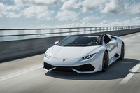 乾燥重量は1542kg。前後の重量配分はクーペと同様に43：57と発表されている。