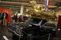 近づくギャラリーが少ないのは、あまりに独特のオーラからか。