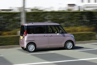 【スペック】スズキ・スペーシア T：全長×全幅×全高＝3395×1475×1735mm／ホイールベース＝2425mm／車重＝870kg／駆動方式＝FF／0.66リッター直3DOHC12バルブターボ（64ps/6000rpm、9.7kgm/3000rpm）／燃費＝26.0km/リッター（JC08モード）／価格＝141万7500円（テスト車＝154万3500円／スマートフォン連携ナビゲーション＝7万3500円／ディスチャージヘッドランプ＝5万2500円）