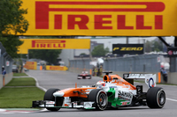 2戦連続予選Q1落ちの17位となったフォースインディアのポール・ディ・レスタは、チームとともにレースに向けて奇策を練った。多くがやわらかめのスーパーソフトを履く一方で、硬めのミディアムタイヤでスタート。何とレースの80％以上となる57周までそのタイヤで走り切り、1ストップで見事7位入賞を果たした。（Photo=Force India）
    