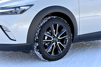 タイヤサイズは215/50R18。テスト車はスタッドレスタイヤを履く。