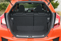 荷室の容量は363リッター。6：4分割可倒式の後席を倒すことでさらに拡大される。（写真をクリックすると荷室アレンジの様子が見られます）