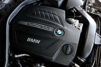 「435iグランクーペ」には、「4シリーズ グランクーペ」最強となる3リッター直6ターボエンジンが搭載される。アウトプットは306psと40.8kgm。JC08モードの燃費値は、12.7km/リッターを記録する。