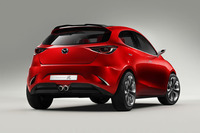 リアビューは「グッと踏ん張っている感じを強調した」と柳沢氏。
    